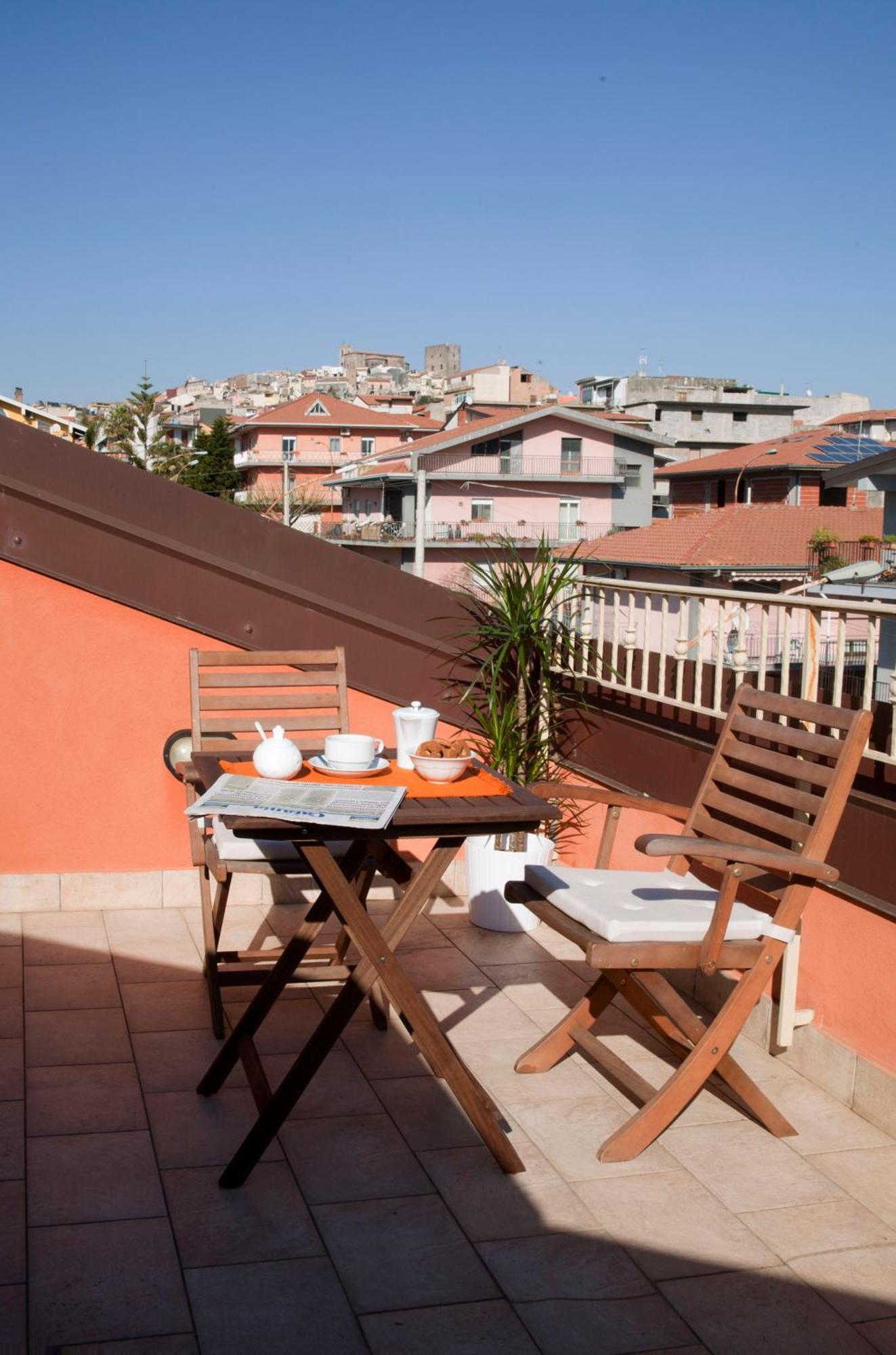 Motta Residence Hotel Motta SantʼAnastasia Exterior foto