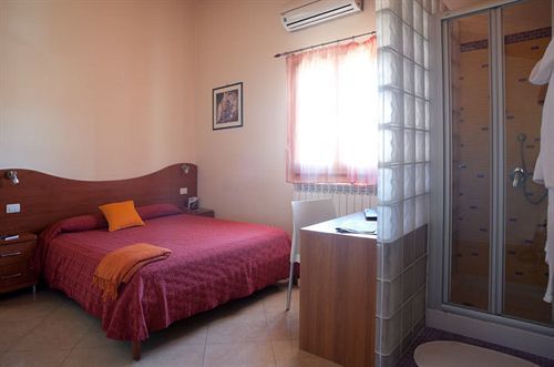 Motta Residence Hotel Motta SantʼAnastasia Exterior foto